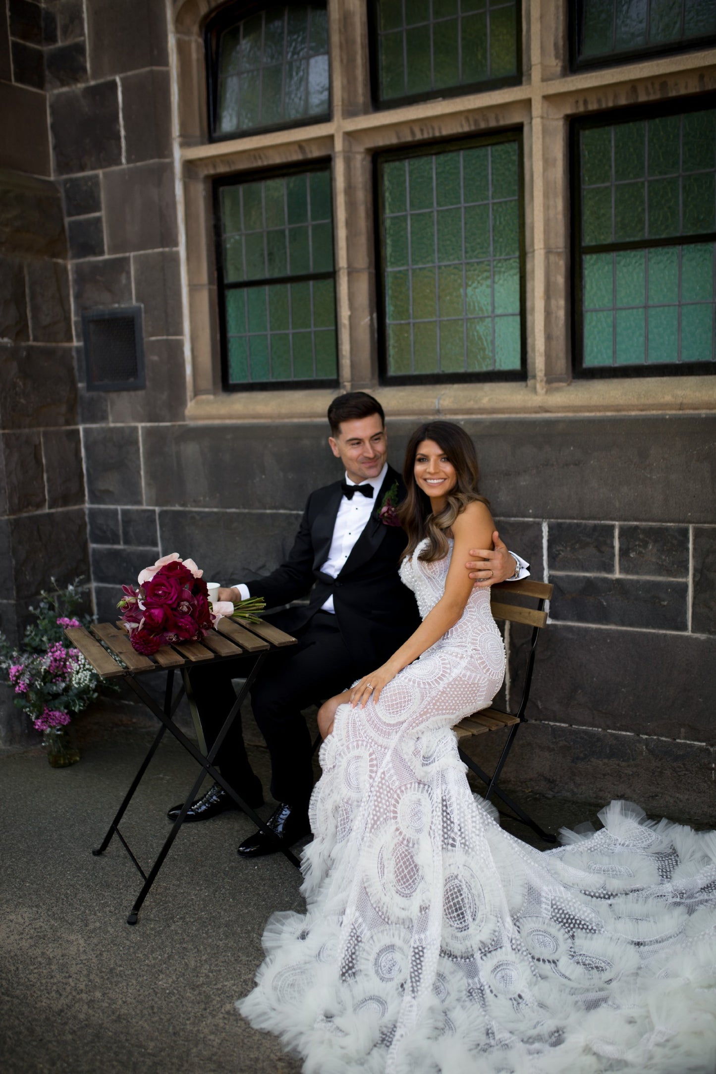 C2023-SE35 - robe de mariée bustier en dentelle brodée avec fente et traîne