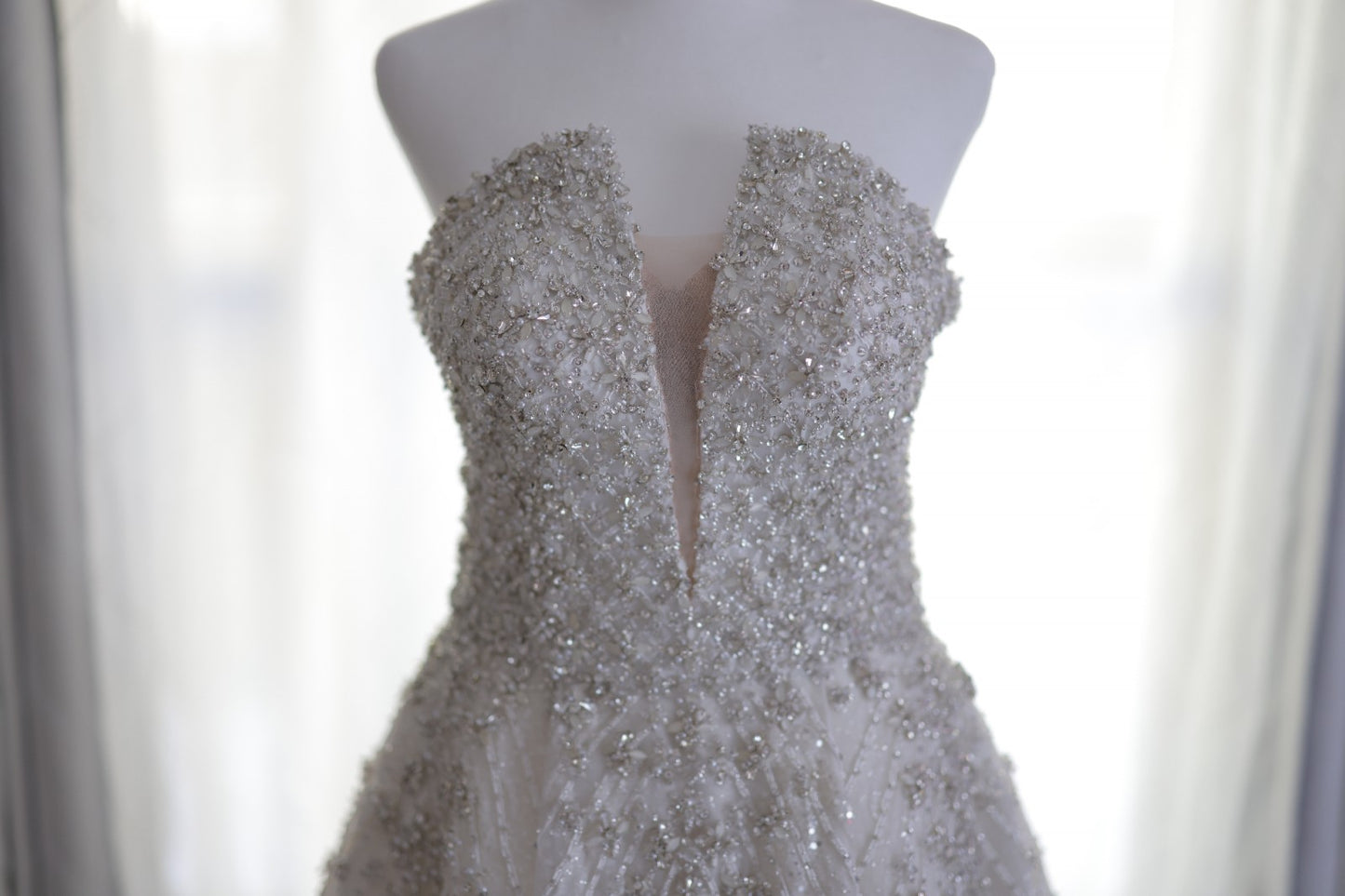 C2023-SY94 - vestido de novia sin tirantes con cuentas de cristal swarovski