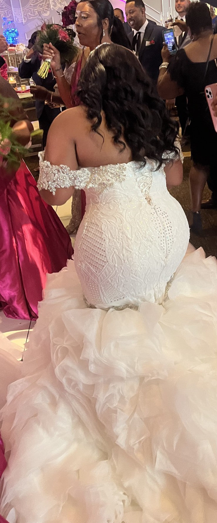 C2023-OS66P - robe de mariée ajustée et évasée grande taille avec épaules dénudées et perles