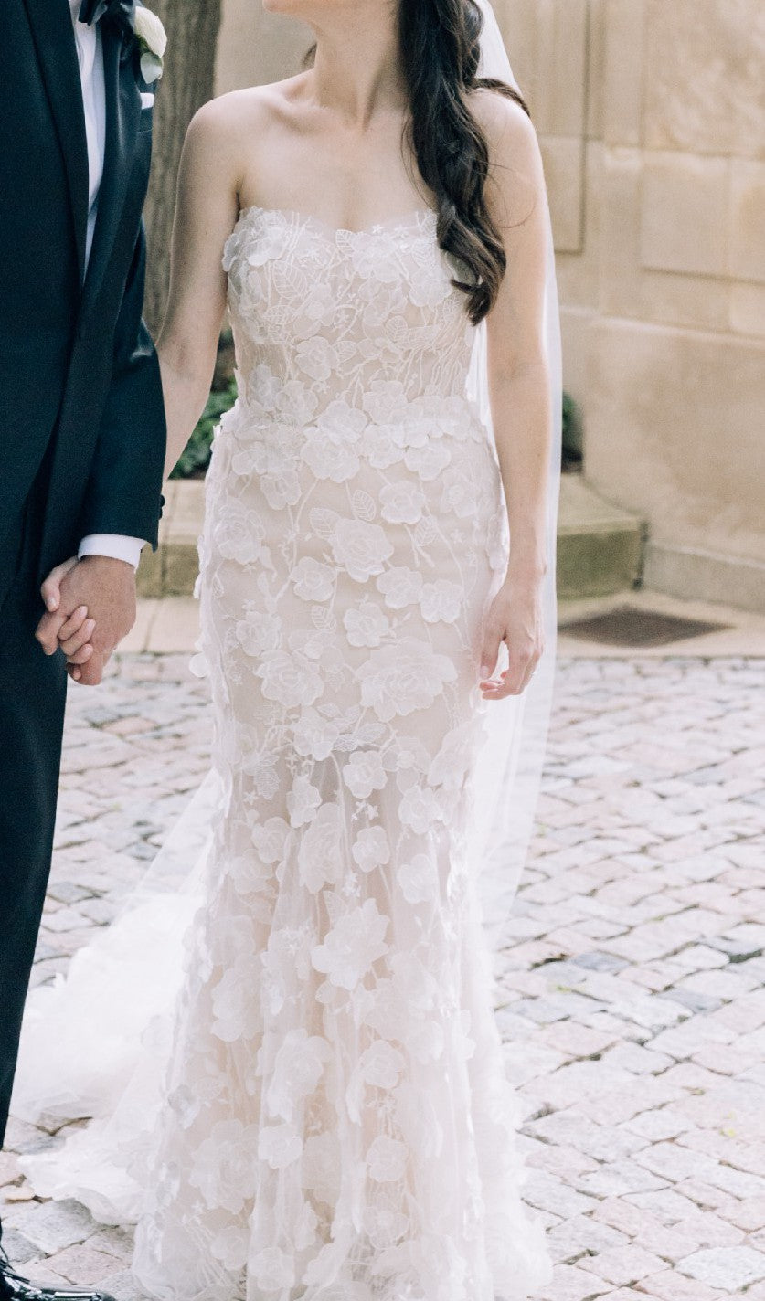 C2023-SF35a - robe de mariée bustier brodée à motif de fleurs 3D