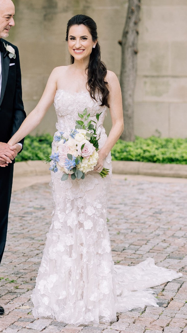 C2023-SF35a - robe de mariée bustier brodée à motif de fleurs 3D