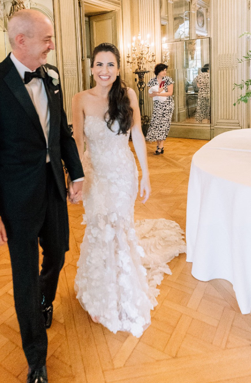 C2023-SF35a - robe de mariée bustier brodée à motif de fleurs 3D