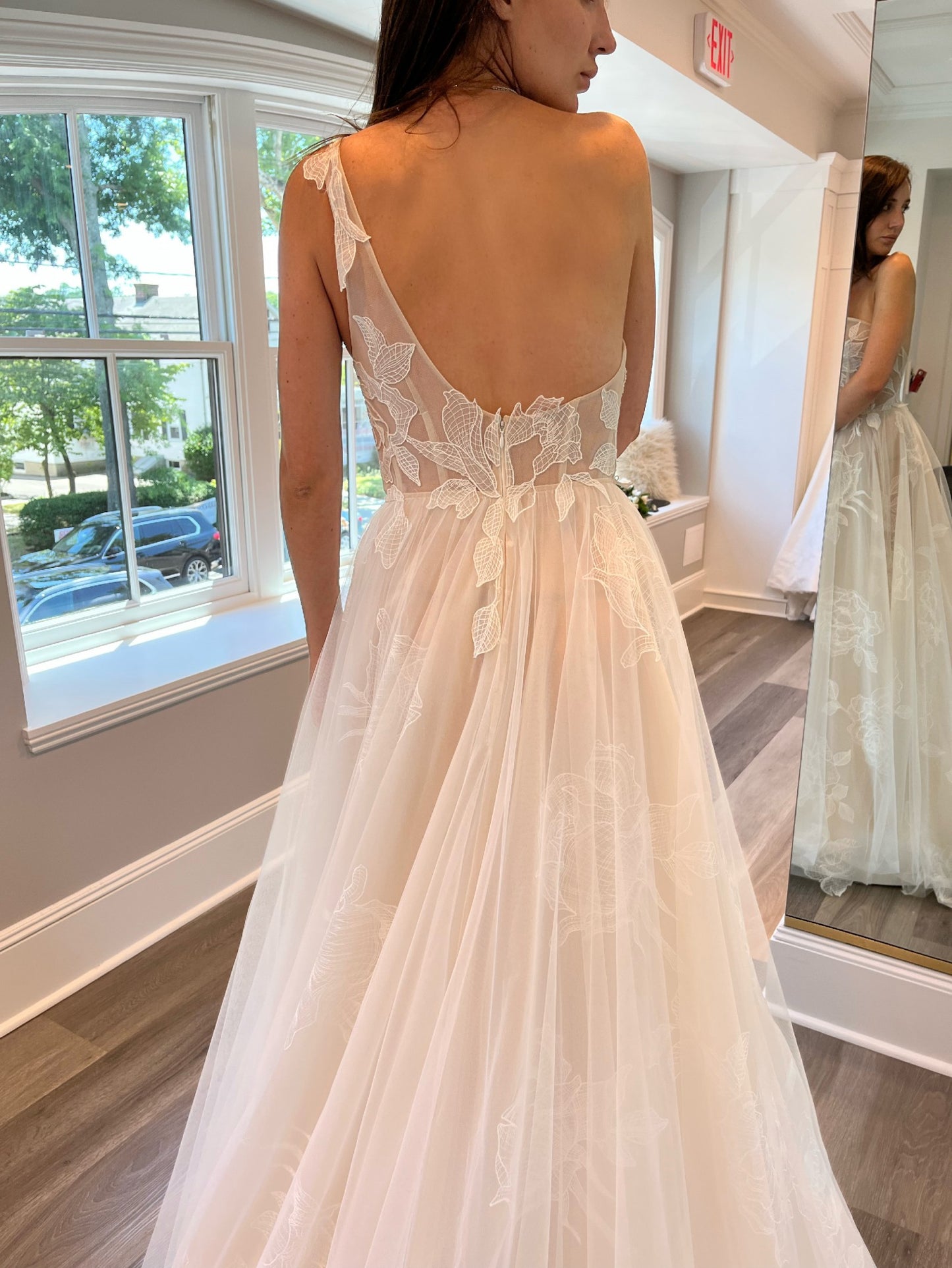 C2023-OS703 - robe de mariée trapèze brodée à une épaule