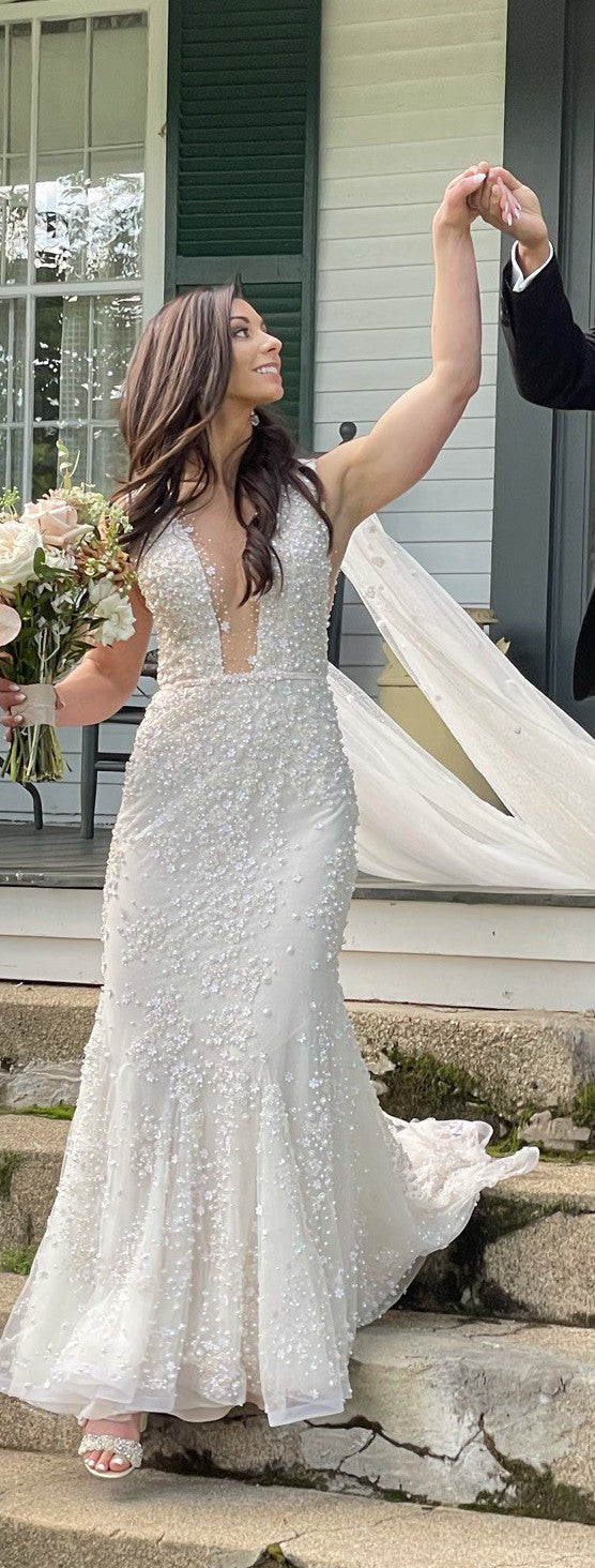 C2023-B916 - vestido de novia sexy sin mangas adornado con escote en V profundo