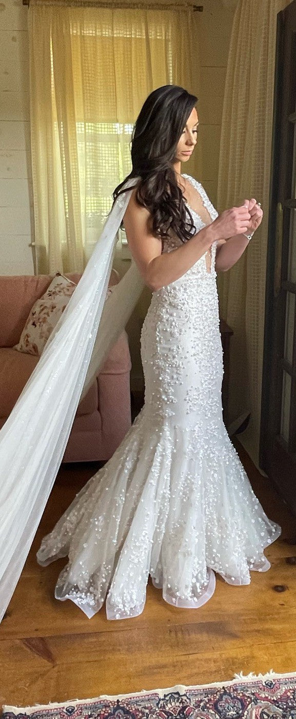 C2023-B916 - vestido de novia sexy sin mangas adornado con escote en V profundo