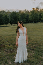 C2023-B916 - Robe de mariée sexy sans manches ornée d'un col en V profond