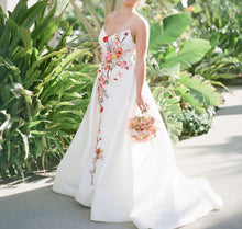 C2023-F933E - Vestido de novia de flores en 3D de colores, estilo tubo, sin tirantes, con cola desmontable