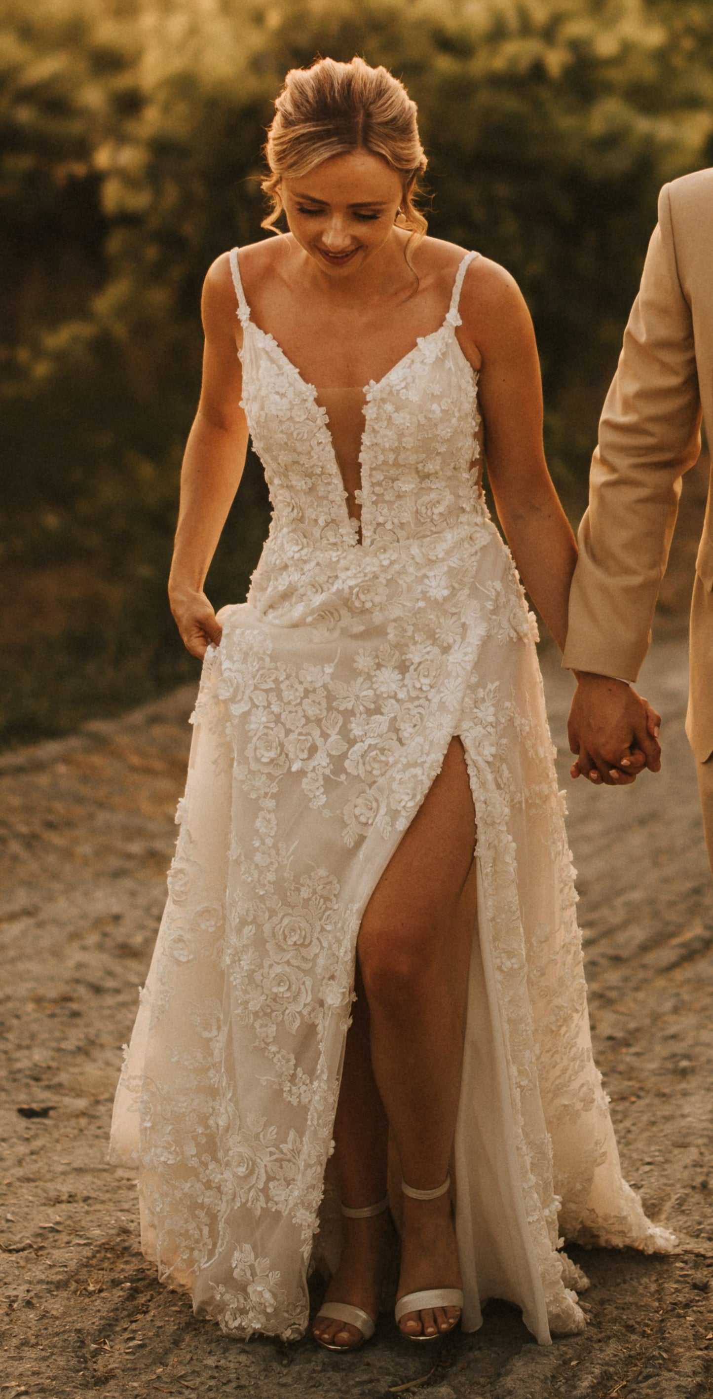 C2023-SSA81 - vestido de novia evasé sin mangas con adornos