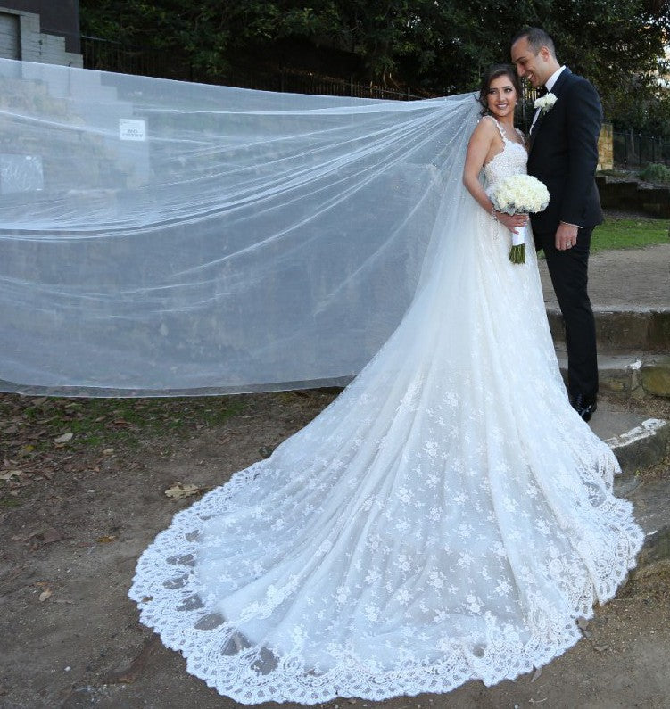 C2023-LA84A - vestido de novia evasé, sin mangas, con cuello abierto y tirantes de encaje