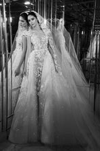 C2023-CS607 - Vestido de novia de encaje bordado con pedrería y manga corta con sobrefalda desmontable