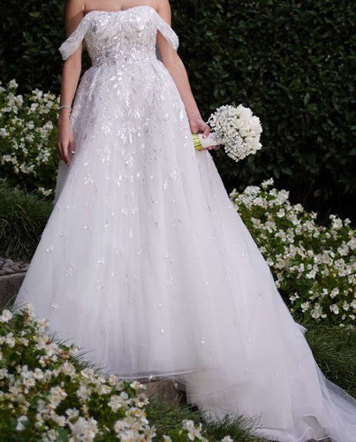 C2023-A644 - Vestido de novia corte A con hombros descubiertos y talla grande con pedrería