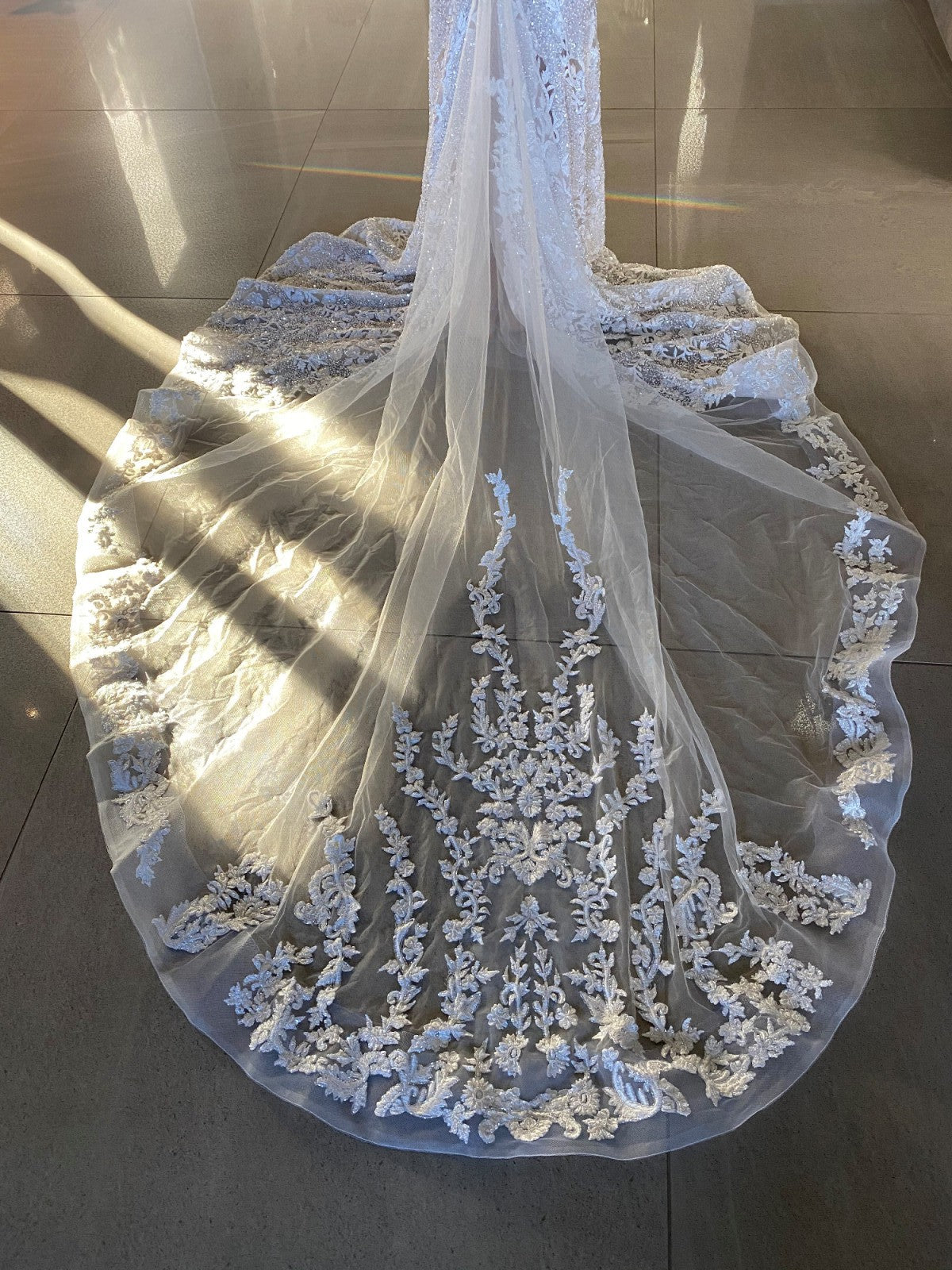 C2023-LSV88 - Berta Bridal Inspired Robe de mariée perlée à manches longues et décolleté en V profond
