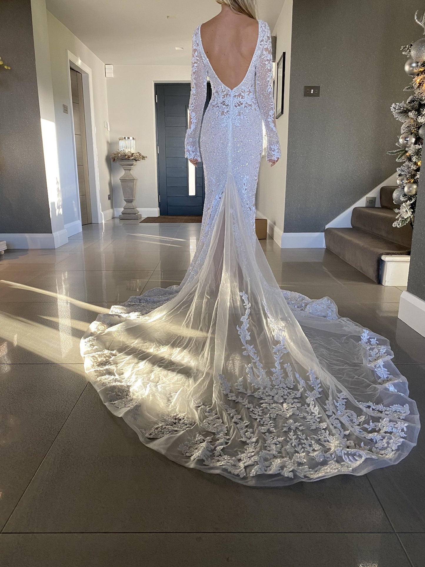 C2023-LSV88 - Berta Bridal Inspired Robe de mariée perlée à manches longues et décolleté en V profond