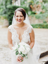 C2023-LS503 - vestido de novia de manga larga de encaje con pedrería y cuello en V transparente