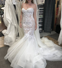 C2023-FFs57 - robe de mariée ajustée et évasée à bretelles fines et perles