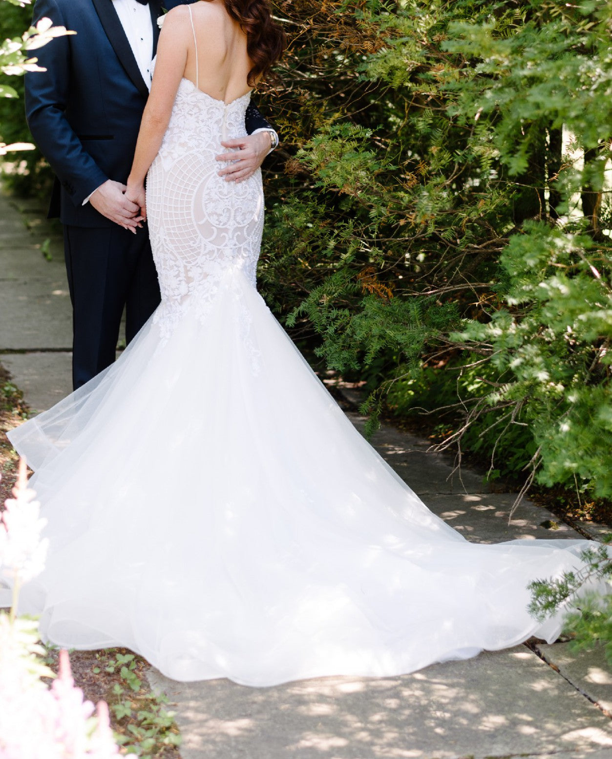 C2023-FFs57 - robe de mariée ajustée et évasée à bretelles fines et perles