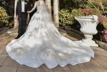 C2023-LSB33 - Vestido de novia de manga larga con escote ilusión transparente