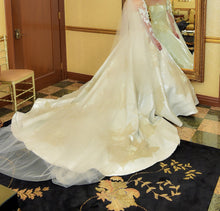 C2023-LSB33 - Vestido de novia de manga larga con escote ilusión transparente
