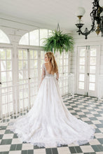 C2023-LSB380 - Vestido de novia de manga larga con pedrería y cola capilla desmontable
