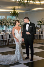 C2023-F351 - Vestido de novia con escote en V y bordado de encaje y pedrería