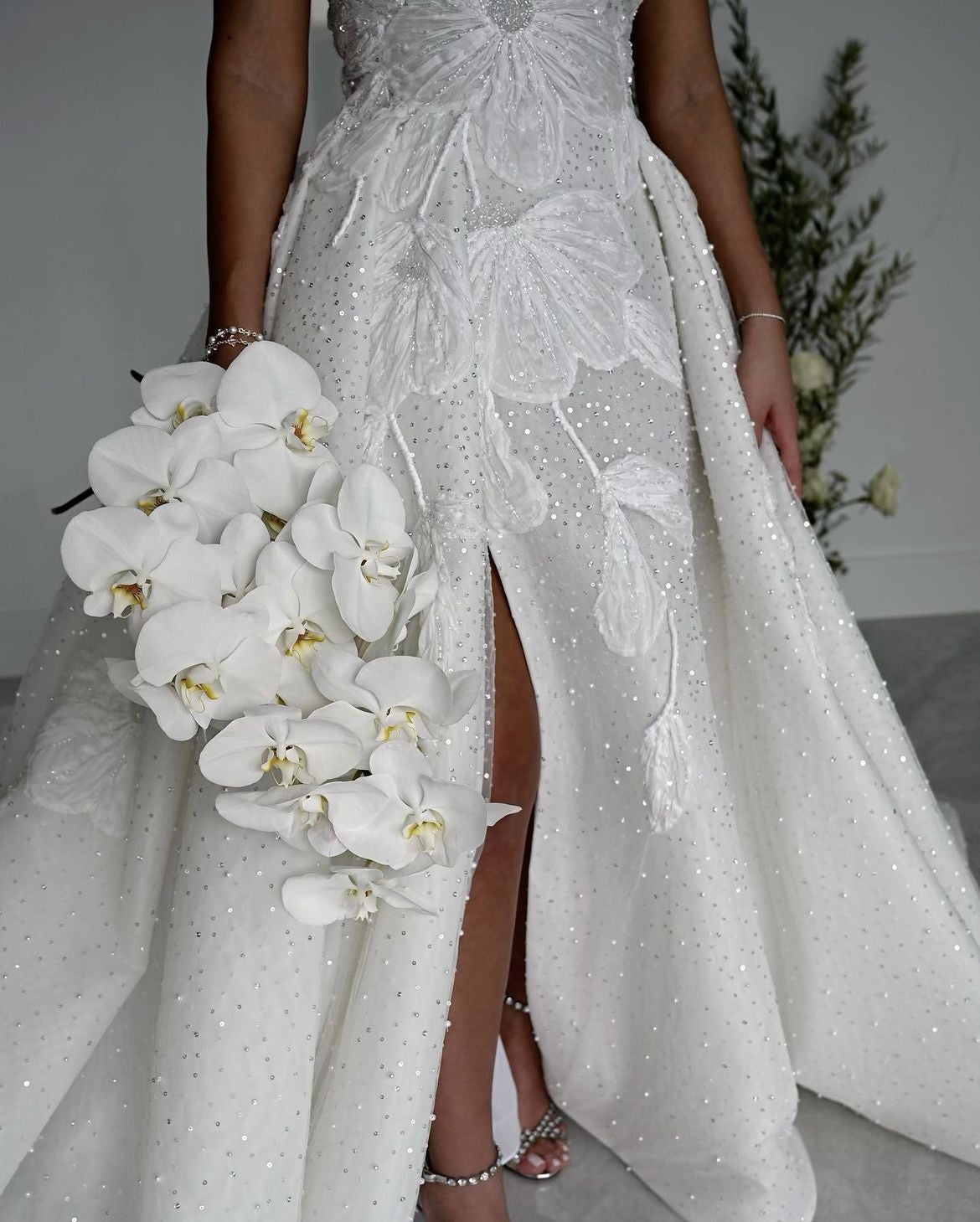 C2023-HBG28 - robe de mariée robe de bal sans manches avec décolleté dos nu et fente