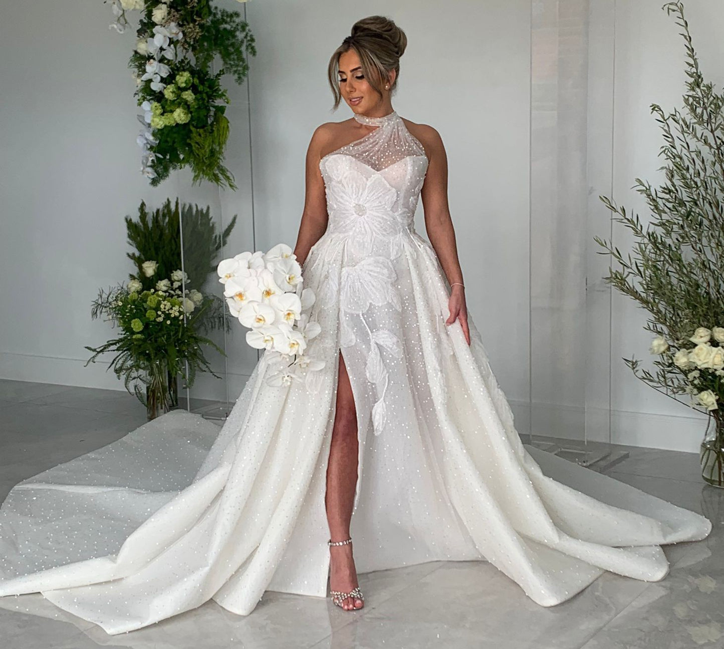 C2023-HBG28 - robe de mariée robe de bal sans manches avec décolleté dos nu et fente