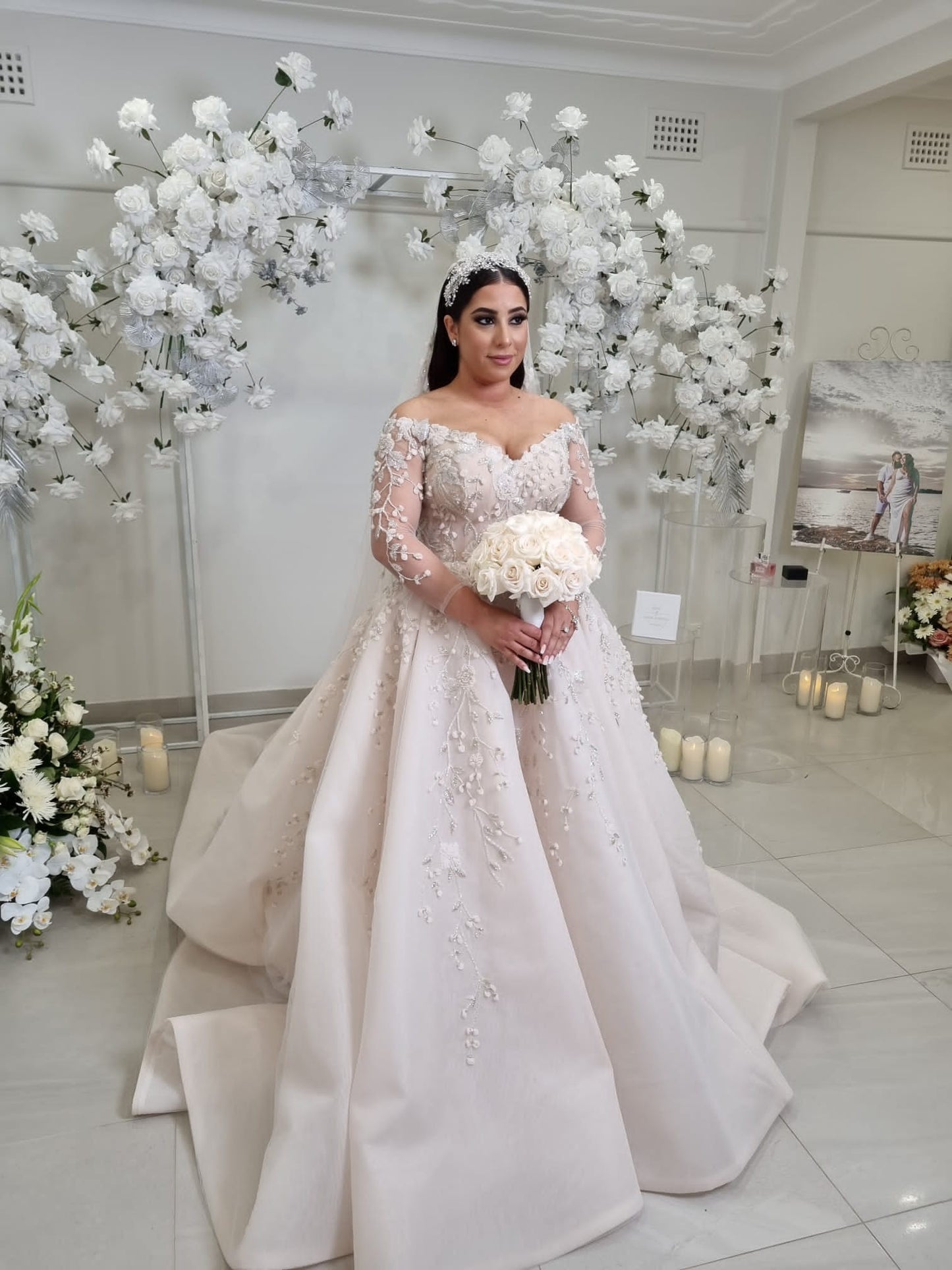 C2023-OS84 - robe de mariée grande taille à épaules dénudées et manches longues