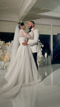C2023-LSA20 - Vestido de novia corte A de manga larga con escote y cuello transparente ilusión