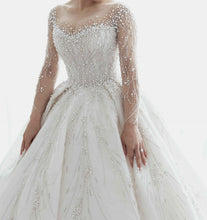 C2023-BG642 - Vestido de novia con pedrería de cristal y escote ilusión de manga larga