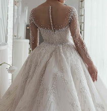 C2023-BG642 - Vestido de novia con pedrería de cristal y escote ilusión de manga larga