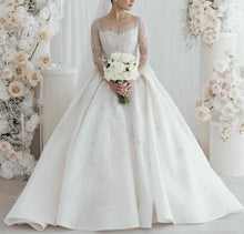 C2023-BG642 - Vestido de novia con pedrería de cristal y escote ilusión de manga larga