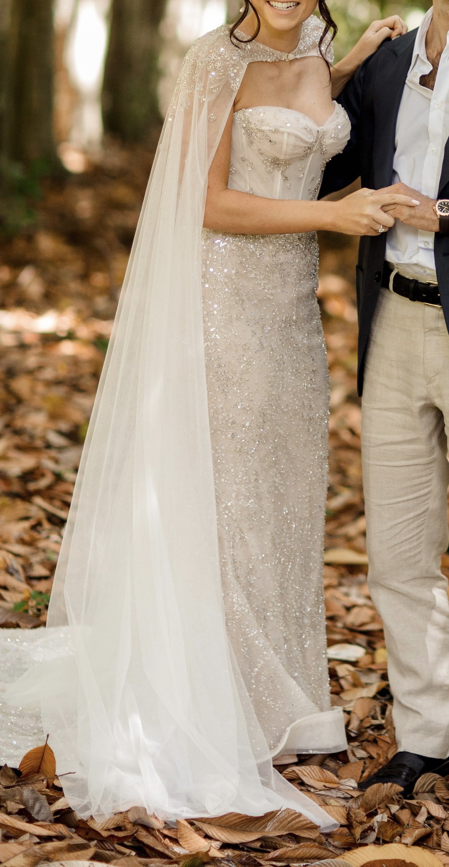 C2024-SSC42 - robe de mariée bustier perlée avec traîne cape amovible