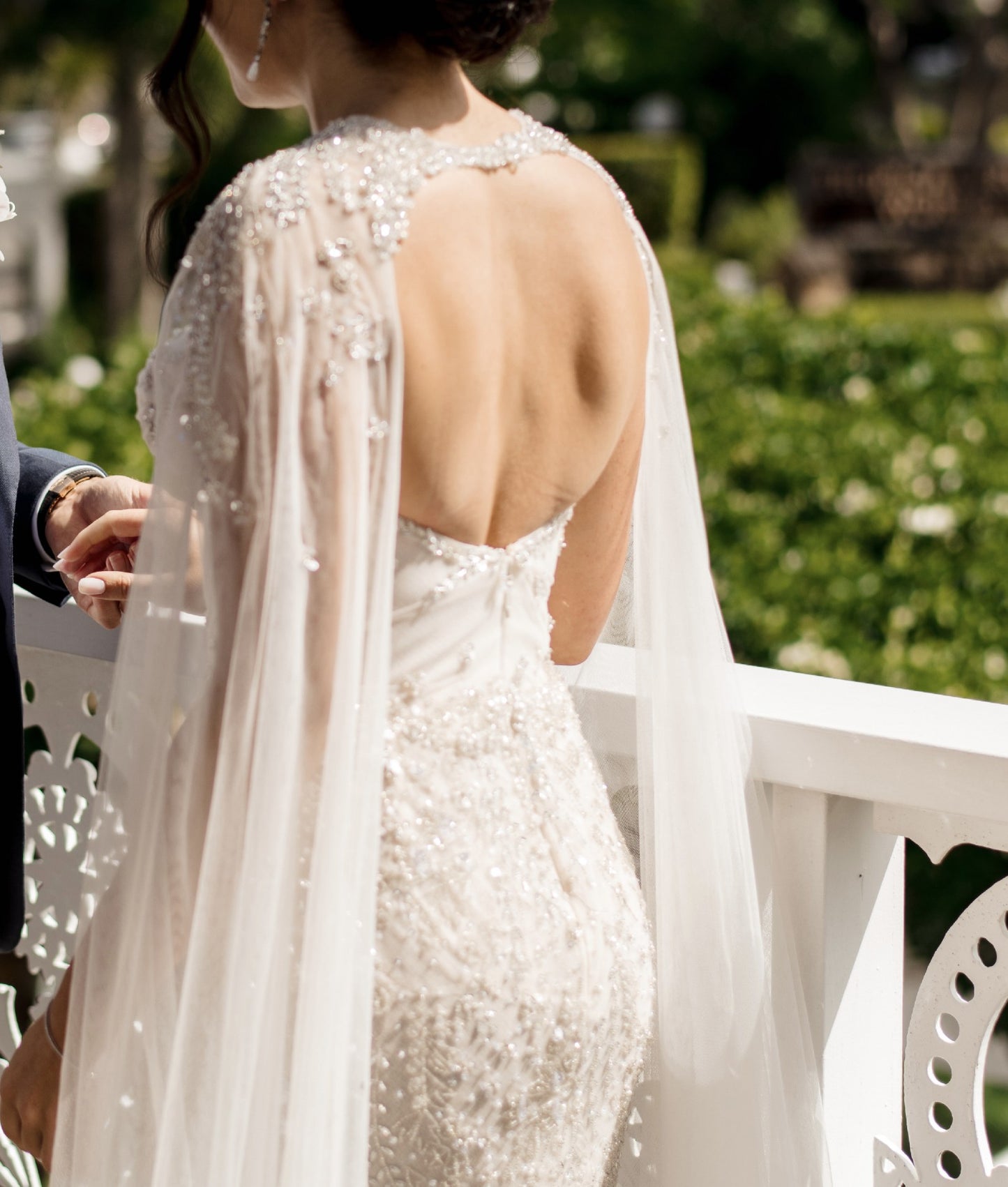 C2024-SSC42 - robe de mariée bustier perlée avec traîne cape amovible