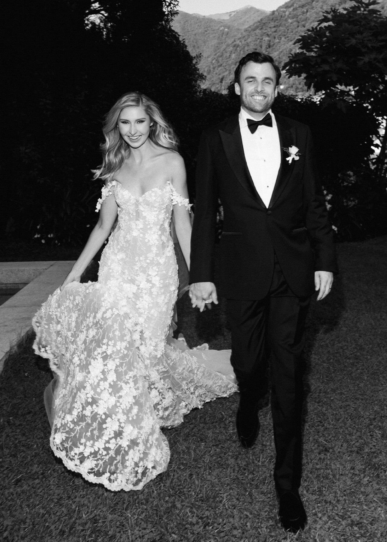 C2024-DF67 - off the shoulder embroidered wedding gown