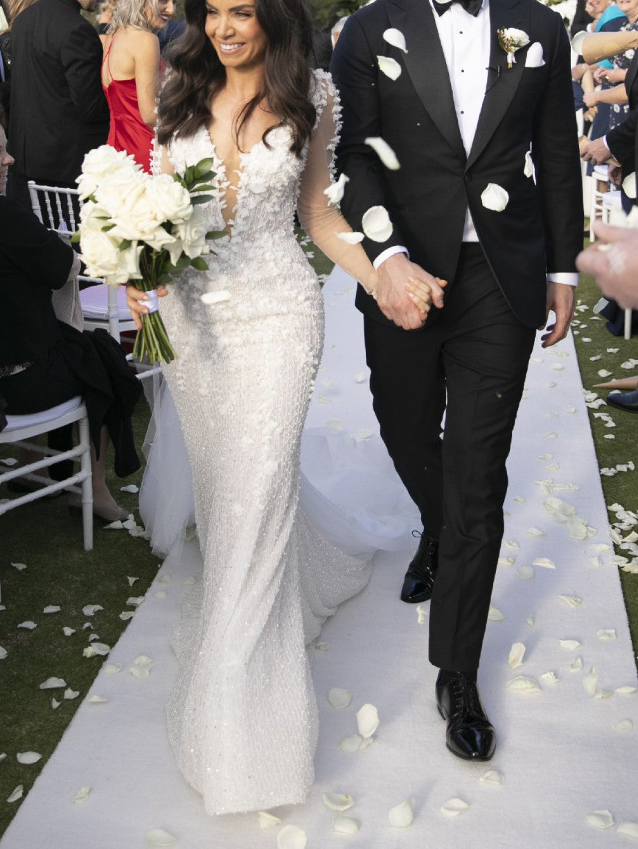 C2024-LS20B - robe de mariée perlée au dos avec trou de serrure et manches longues transparentes