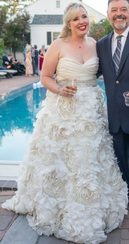 C2024-BG789 - Robe de mariée grande taille sans bretelles en forme de cœur avec jupe de robe de bal trapèze à volants