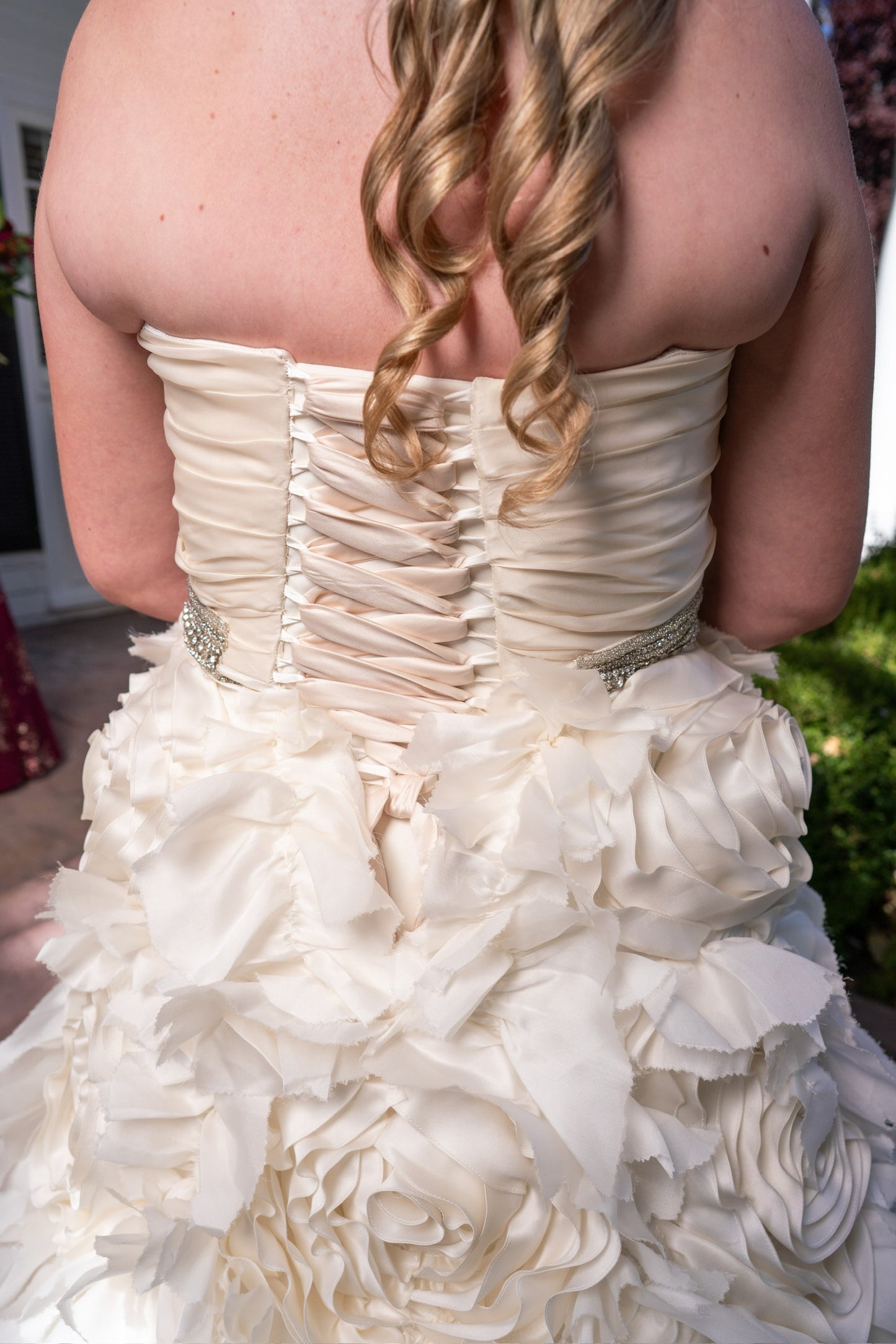 C2024-BG789 - Robe de mariée grande taille sans bretelles en forme de cœur avec jupe de robe de bal trapèze à volants