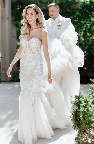 C2024-FF228 - vestido de novia de encaje con pedrería, sin tirantes, ajustado a vuelo y corpiño tipo corsé