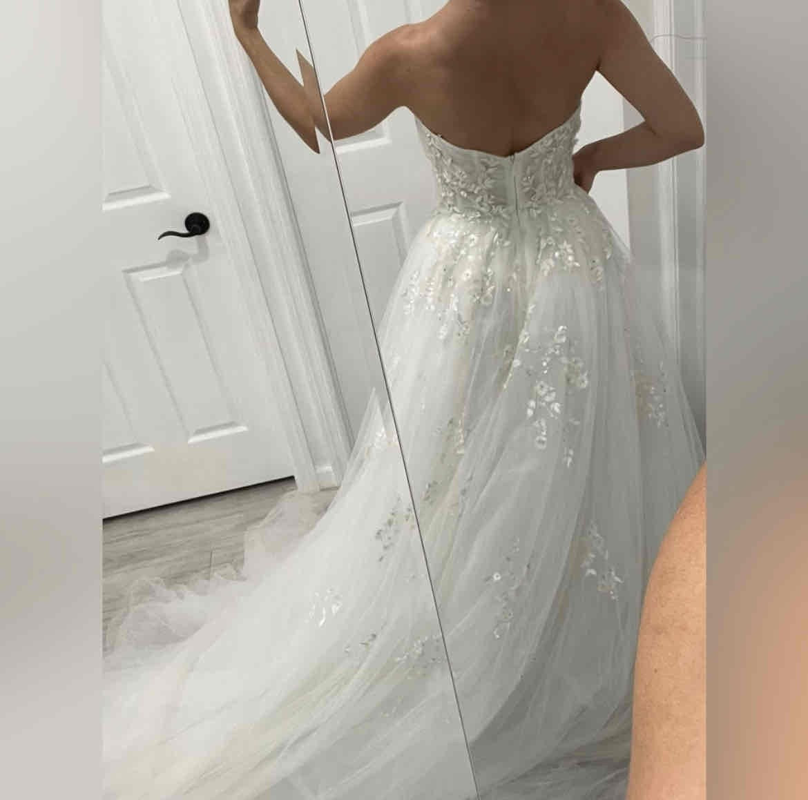 C2024-SH55 - robe de mariée bustier décolleté en cœur avec traîne en tulle chapelle