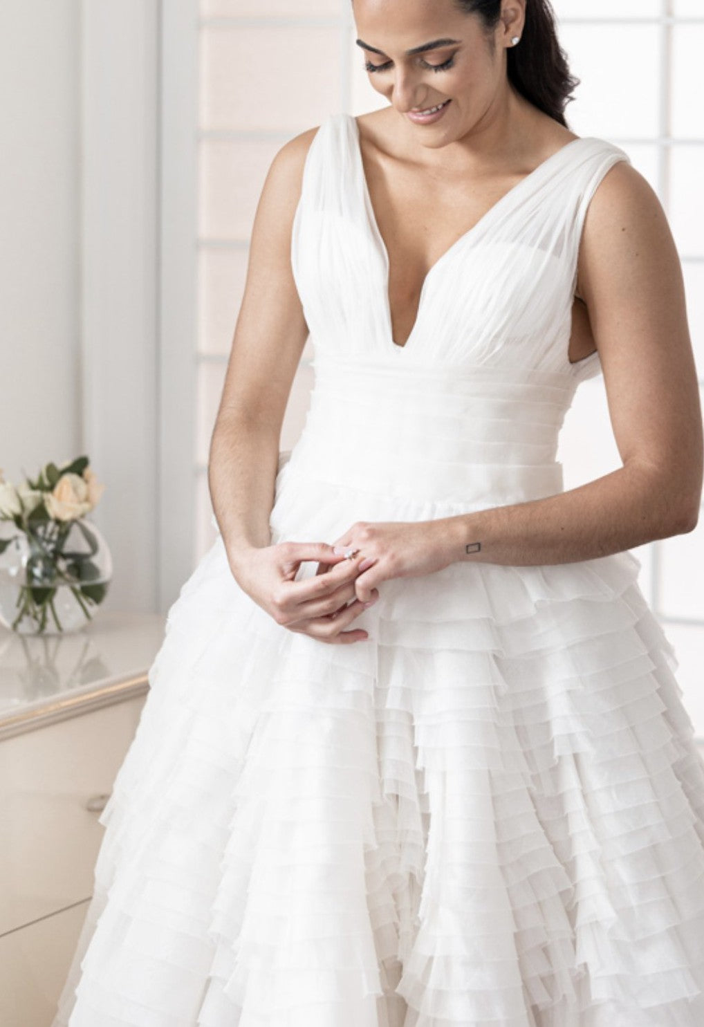 C2024-VBG4 - robe de mariée trapèze sans manches à col en V et traîne chapelle amovible