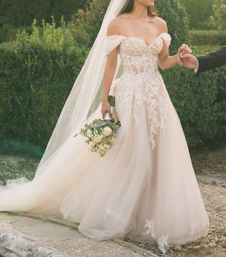 C2024-FS72 - vestido de novia evasé con hombros descubiertos, encaje de pedrería y corpiño bordado