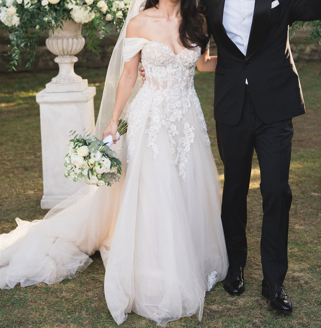 C2024-FS72 - robe de mariée trapèze à épaules dénudées avec dentelle perlée et corsage brodé