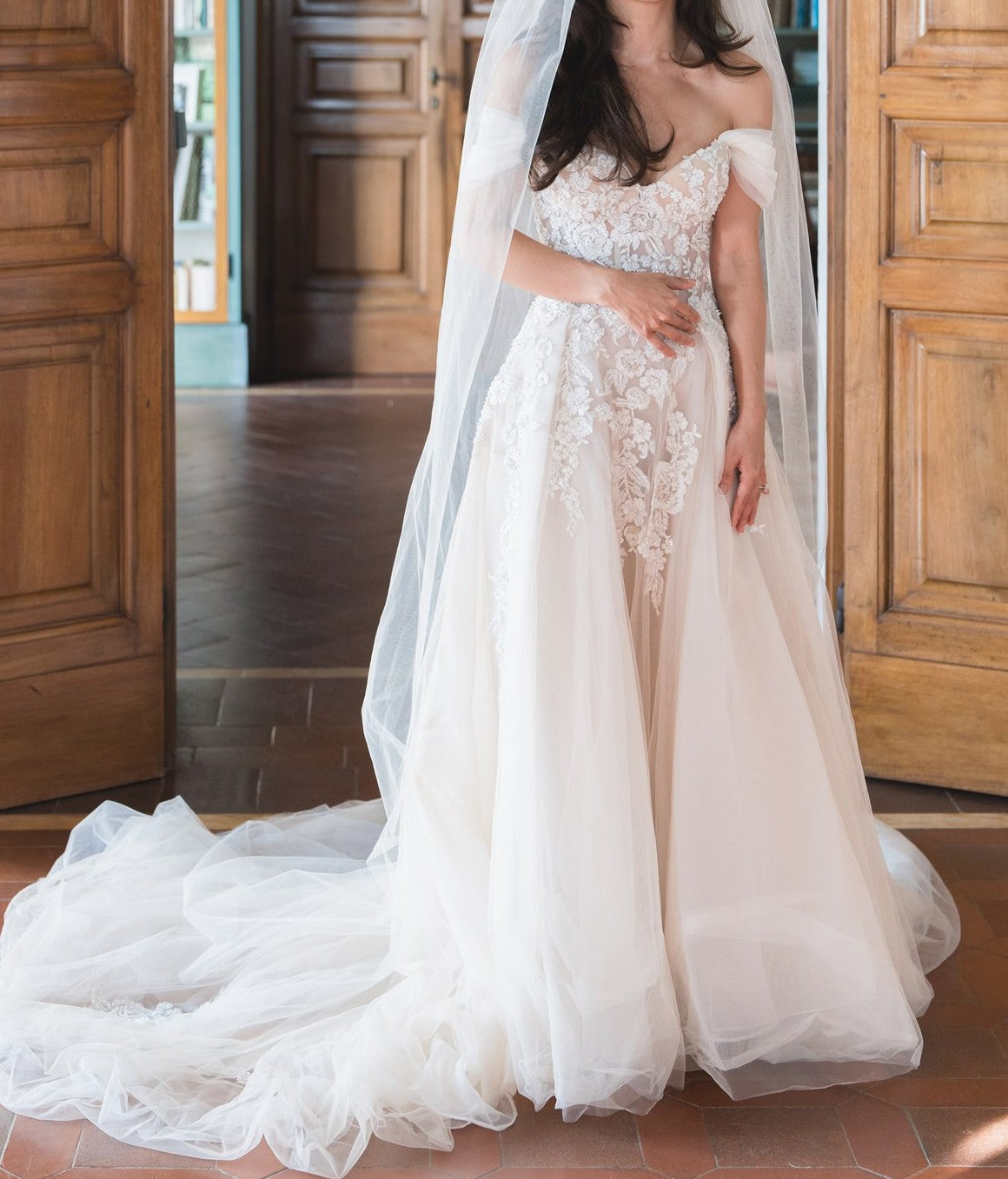 C2024-FS72 - robe de mariée trapèze à épaules dénudées avec dentelle perlée et corsage brodé