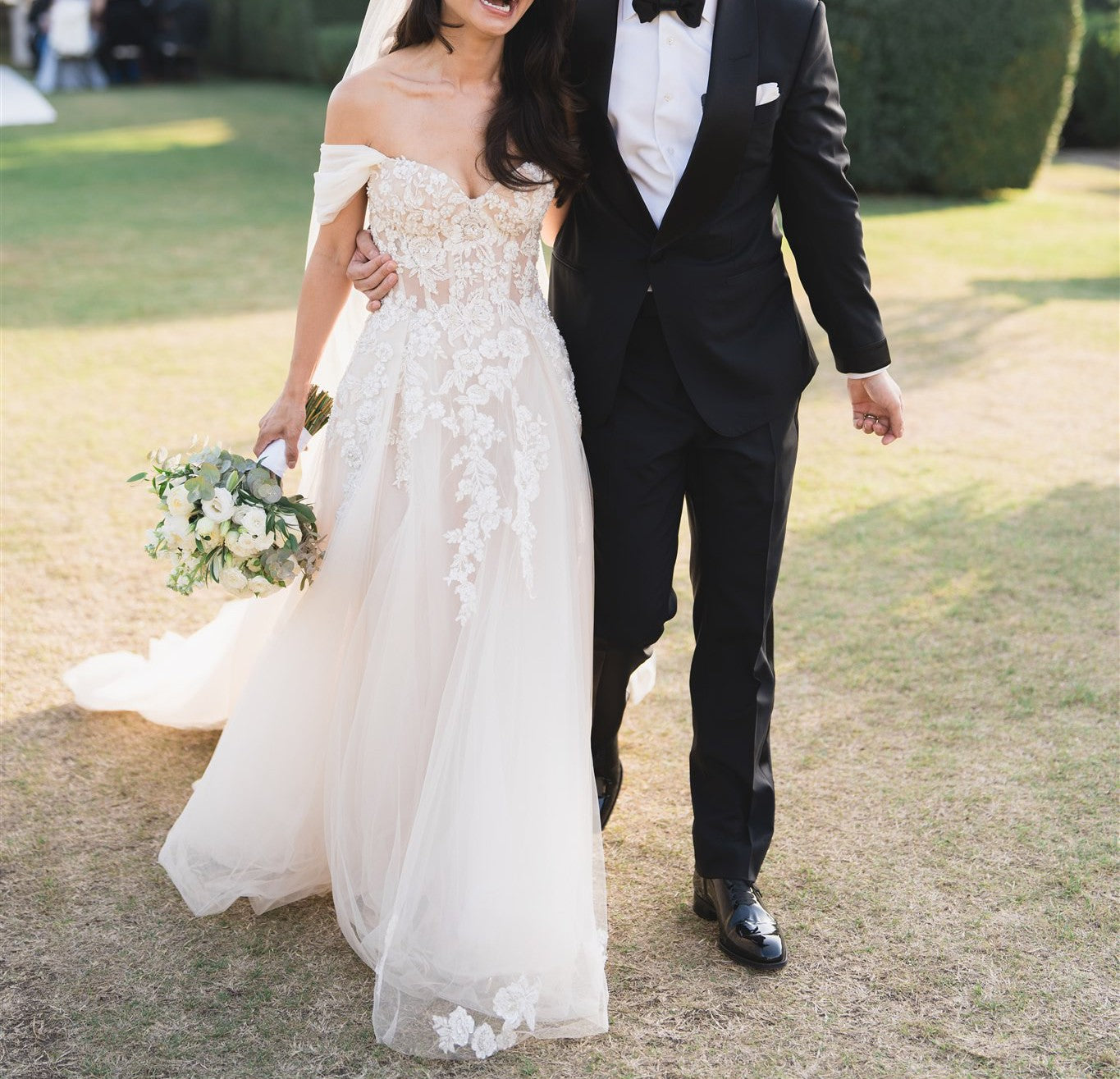 C2024-FS72 - robe de mariée trapèze à épaules dénudées avec dentelle perlée et corsage brodé