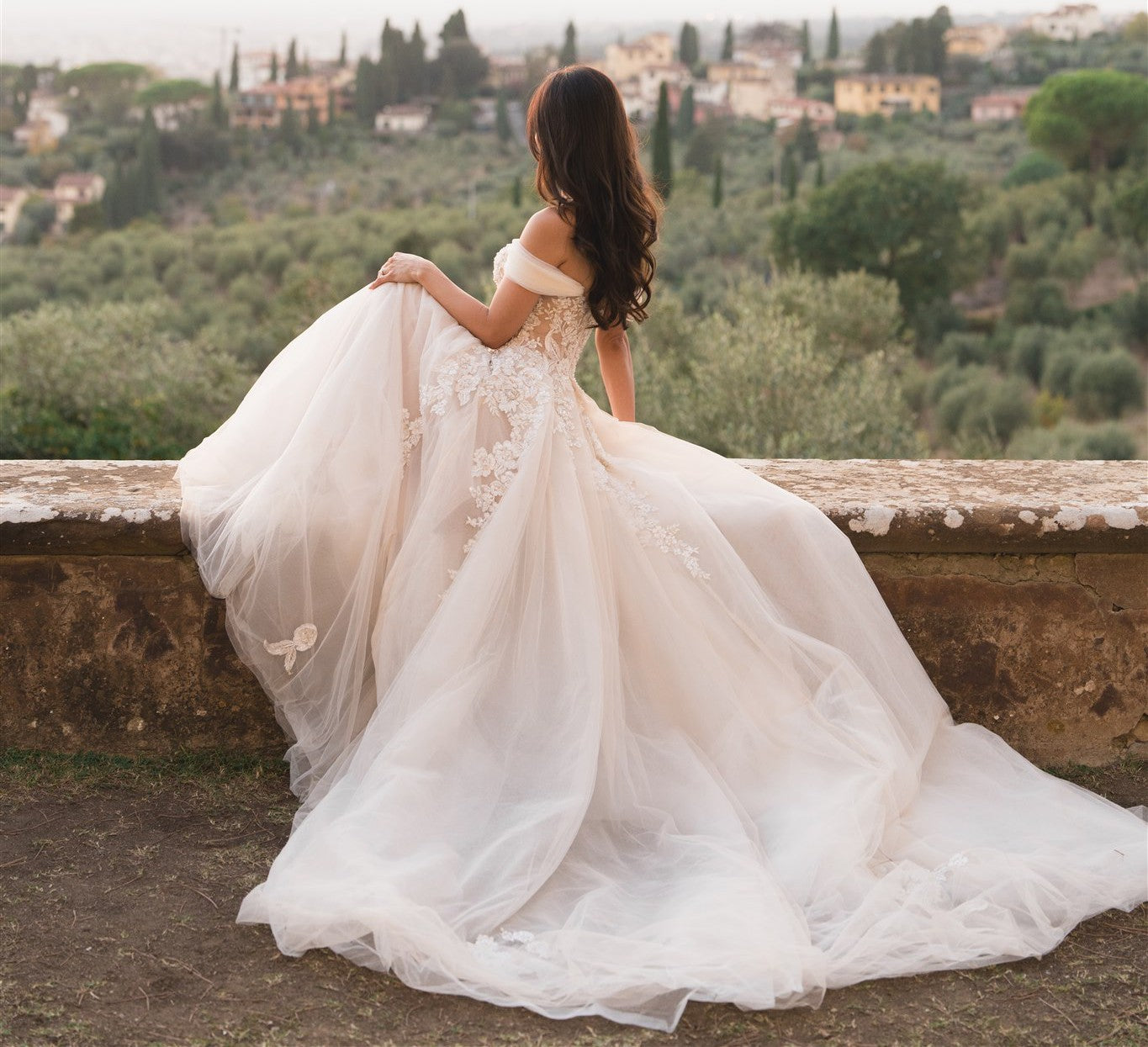 C2024-FS72 - robe de mariée trapèze à épaules dénudées avec dentelle perlée et corsage brodé