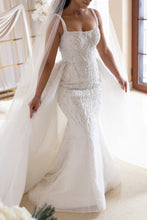 C2024-B81S - vestido de novia de pedrería con busto abierto y tirantes