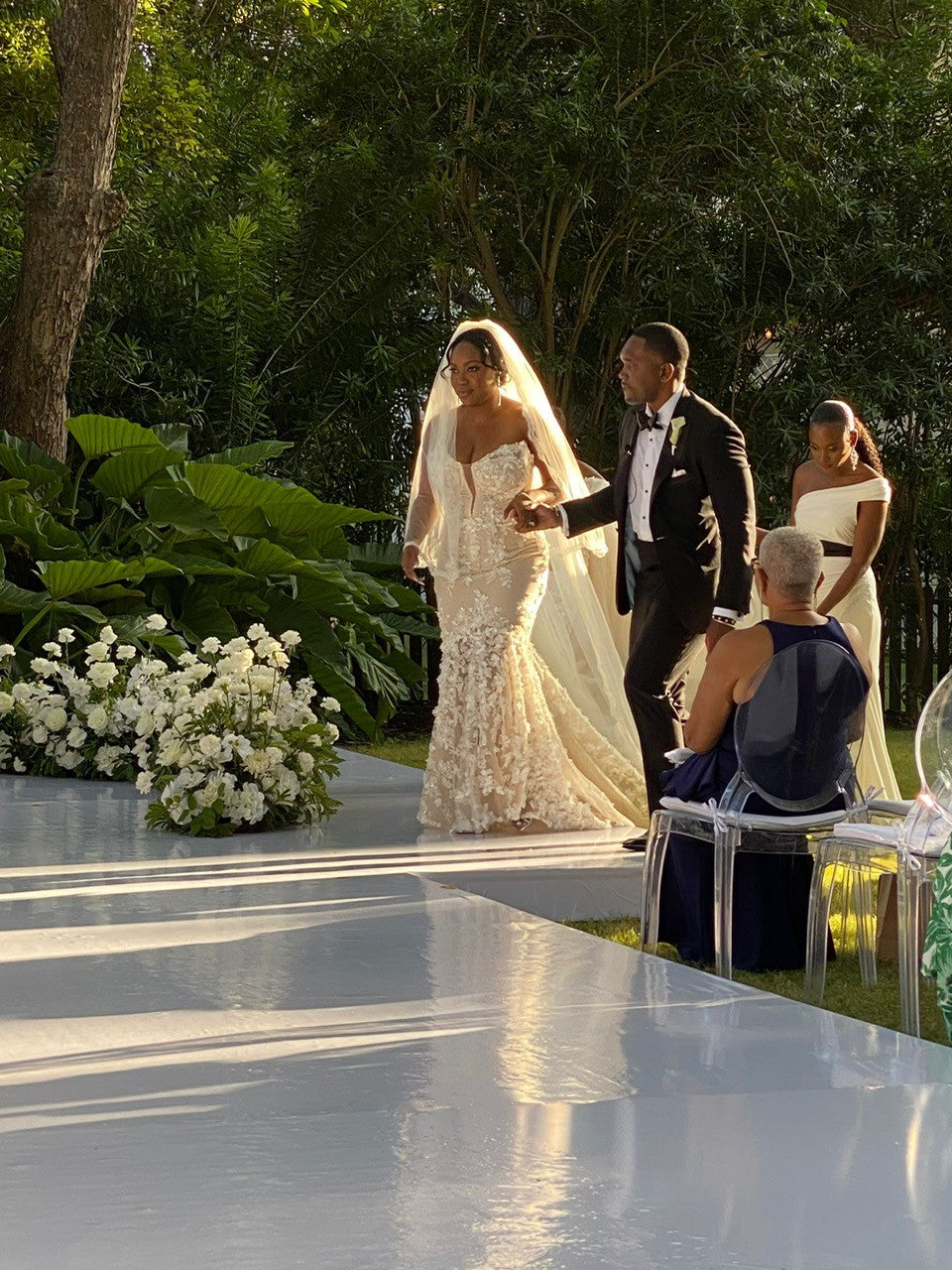 C2024-SF814 - vestido de novia sin tirantes con cintura transparente y adornos con motivos florales en 3D