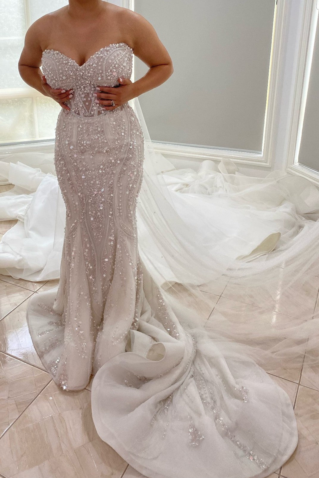 C2024-SLS659 - robe de mariée bustier perlée avec manches transparentes amovibles