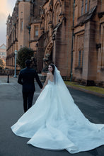 C2024-HB115 - vestido de novia sin espalda con escote en V y falda de corte A