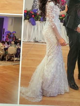 C2024-LS227V - vestido de novia entallado de manga larga con escote en pico abierto
